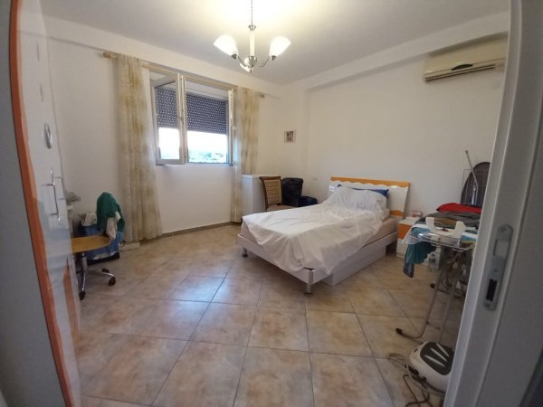 Durres, jepet me qera apartament 2+1+Aneks+Ballkon Kati 3, 120 m² (Ish URT, DURRES)