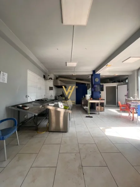 Tirane, shitet dyqan Kati 0, 78 m² 234.000 € (RRUGA XHON KENEDI)