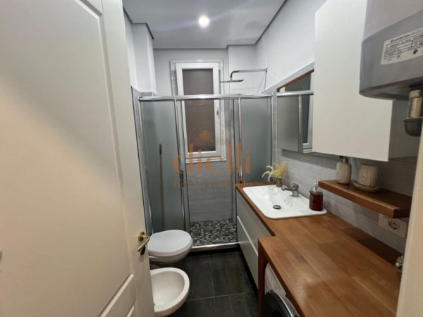 Tirane, shitet apartament 2+1+Ballkon , 90 m² (Liqeni i Thate, Prane Hotel Radison)