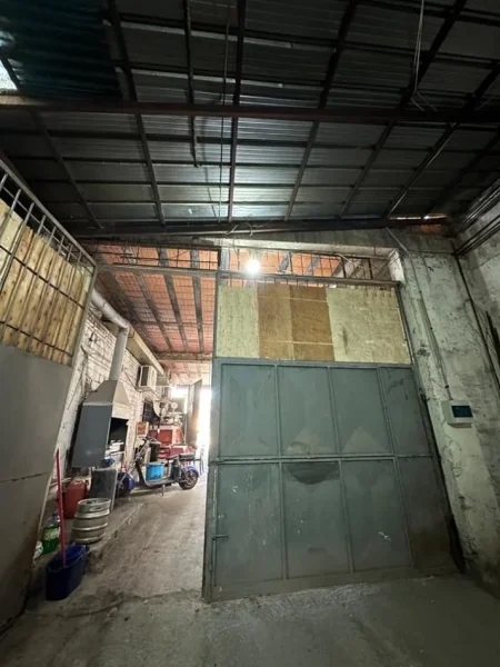 Tirane, jepet me qera magazine Kati 0, 400 m² 1.200 € (Selite)