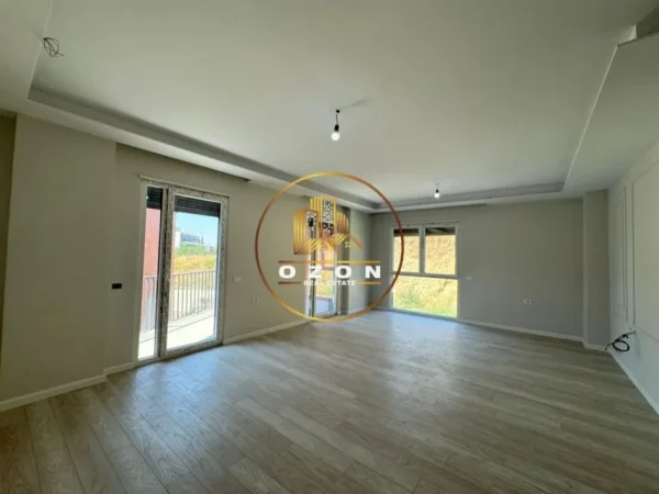 Apartament 3+1+2+ Verandë në shitje në një Rezidencë tek TEG-u!