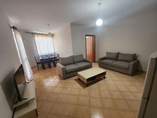 Tirane, jepet me qera apartament 1+1+Ballkon Kati 3, 62 m² 370 € (SHKOLLA E BASHKUAR)