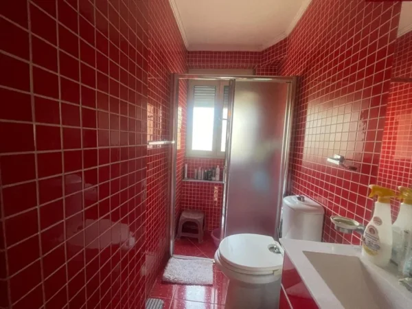 Tirane, jepet me qera apartament 2+1+Ballkon Kati 3, 70 m² 500 € (Mine Peza)