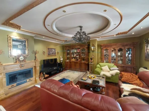 Tirane, shitet apartament 3+1 Kati 7, 182 m² 650.000 € (RRUGA E BARIKADAVE)