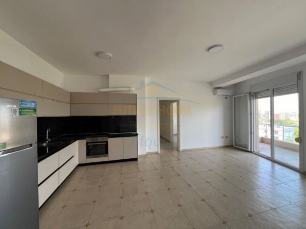 Tirane, jepet me qera apartament 3+1+Ballkon Kati 4, 144 m² 700 € (Liqeni i Thate)