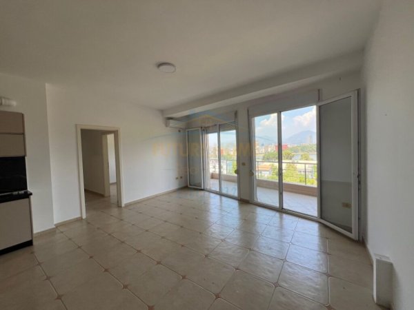 Tirane, jepet me qera apartament 3+1+Ballkon Kati 4, 144 m² 700 € (Liqeni i Thate)