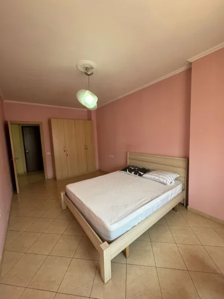 Tirane, jepet me qera apartament 2+1+Ballkon Kati 7, 120 m² 450 € (astir)