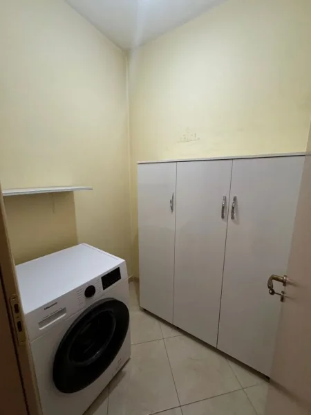 Tirane, jepet me qera apartament 2+1+Ballkon Kati 7, 120 m² 450 € (astir)