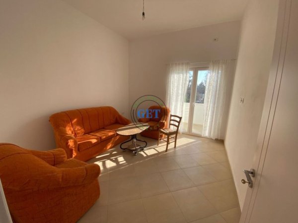 Durres, jepet me qera shtepi 3+1 Kati 0, 130 m² 300 € (Prane &quot;Royal Gas&quot;, Durres)