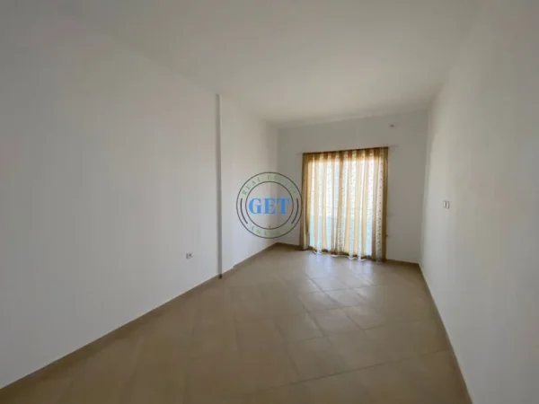Durres, jepet me qera shtepi 3+1 Kati 0, 130 m² 300 € (Prane "Royal Gas", Durres)