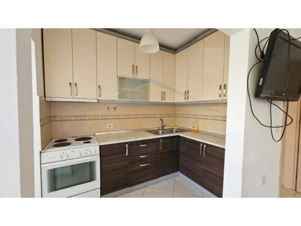 Tirane, jepet me qera apartament 1+1 Kati 3, 66 m² 450 € (Ali Demi)