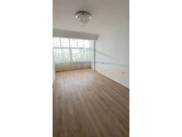 Tirane, shitet apartament 2+1 Kati 1, 85 m² 96.000 € (Fresk)