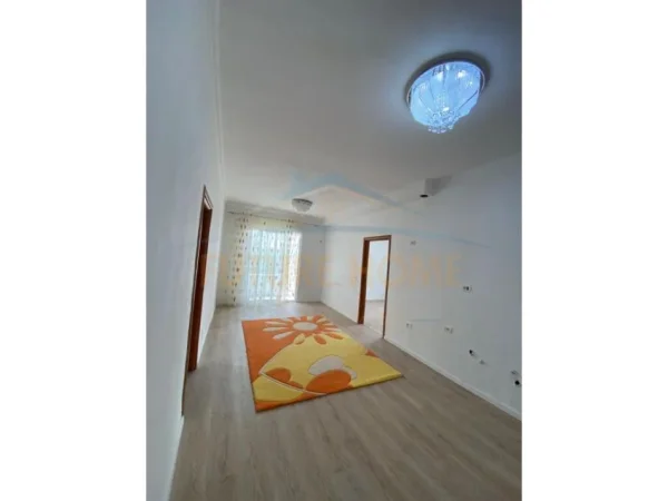 Tirane, shitet apartament 2+1 Kati 1, 85 m² 96.000 € (Fresk)
