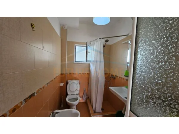 Tirane, jepet me qera apartament 1+1 Kati 3, 66 m² 400€ (ALI DEM)