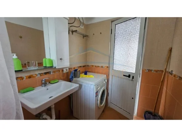 Tirane, jepet me qera apartament 1+1 Kati 3, 66 m² 400€ (ALI DEM)