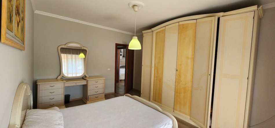 Tirane, jepet me qera apartament+verande | Penthouse 2+1+Aneks+Ballkon Kati 2, 164 m² 850 € (Rruga e Bogdaneve)