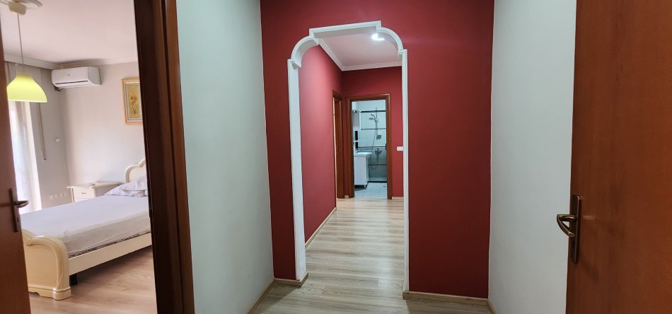 Tirane, jepet me qera apartament+verande | Penthouse 2+1+Aneks+Ballkon Kati 2, 164 m² 850 € (Rruga e Bogdaneve)