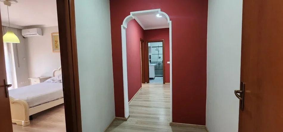 Tirane, jepet me qera apartament+verande | Penthouse 2+1+Aneks+Ballkon Kati 2, 164 m² 850 € (Rruga e Bogdaneve)