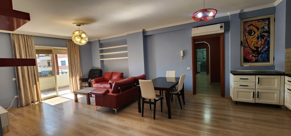Tirane, jepet me qera apartament+verande | Penthouse 2+1+Aneks+Ballkon Kati 2, 164 m² 850 € (Rruga e Bogdaneve)