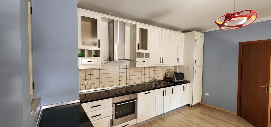 Tirane, jepet me qera apartament+verande | Penthouse 2+1+Aneks+Ballkon Kati 2, 164 m² 850 € (Rruga e Bogdaneve)