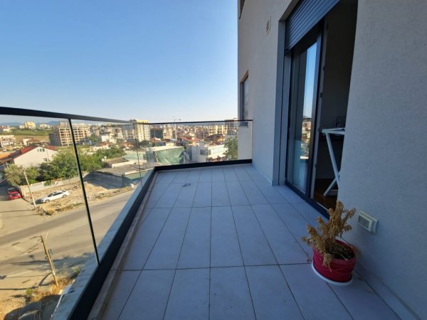 Tirane, shitet apartament 2+1+Ballkon Kati 4, 124 m² 185.000 € (Kinostudio)
