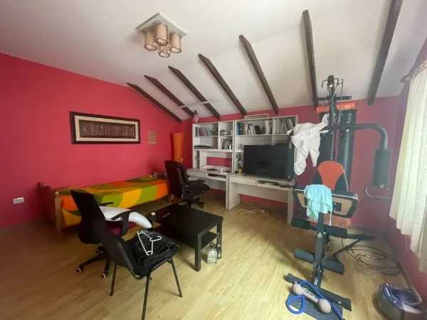 Vile 4 kateshe ne shitje  600.000 € (Pazari i Ri) TRS-0474-20842