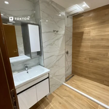Tirane, jepet me qera apartament Kati 7, 115 m² 700 € (zogu i zi)