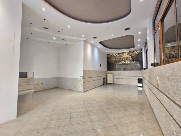 Me Qera: Ambient Buze Rruge ( 153m2 ) ME VERANDE ( 950€/muaj )- Fiks te fillimi i Bllokut te Vilave ne Selite 📍