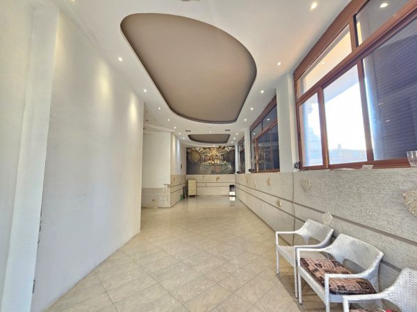 Me Qera: Ambient Buze Rruge ( 153m2 ) ME VERANDE ( 950€/muaj )- Fiks te fillimi i Bllokut te Vilave ne Selite 📍