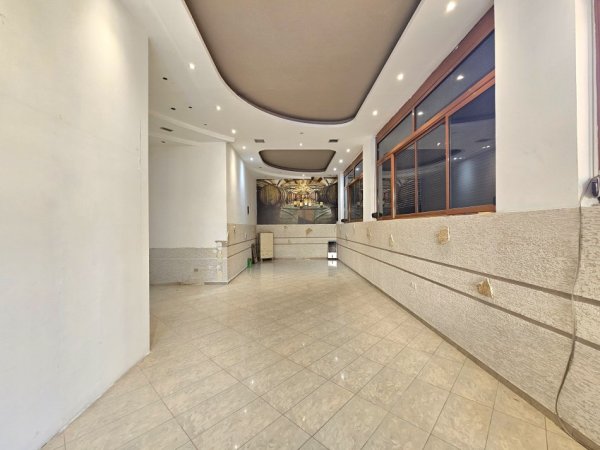 Me Qera: Ambient Buze Rruge ( 153m2 ) ME VERANDE ( 950€/muaj )- Fiks te fillimi i Bllokut te Vilave ne Selite 📍