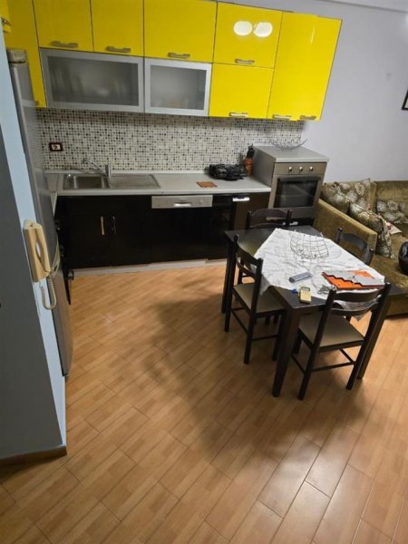 Tirane, jepet me qera apartament 2+1+Ballkon Kati 7, 70 m² 530 € (KOMUNA E PARISIT)