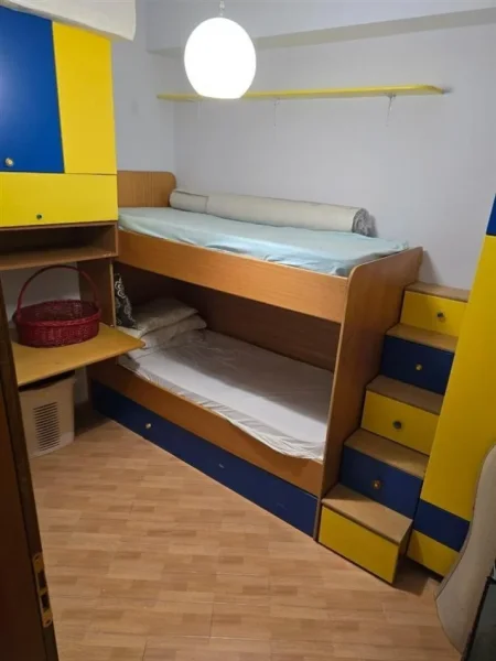 Tirane, jepet me qera apartament 2+1+Ballkon Kati 7, 70 m² 530 € (KOMUNA E PARISIT)