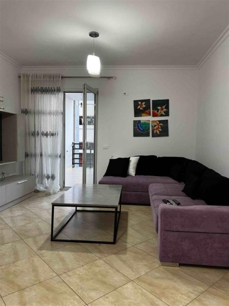 Tirane, jepet me qera apartament 2+1+Ballkon Kati 3, 95 m² 500 € (RRUGA E KAVAJES)