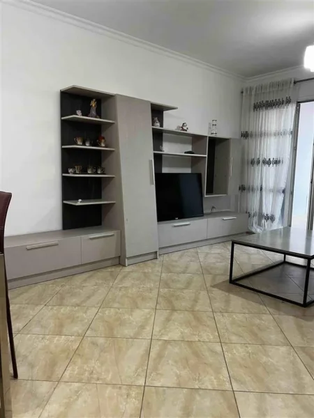 Tirane, jepet me qera apartament 2+1+Ballkon Kati 3, 95 m² 500 € (RRUGA E KAVAJES)