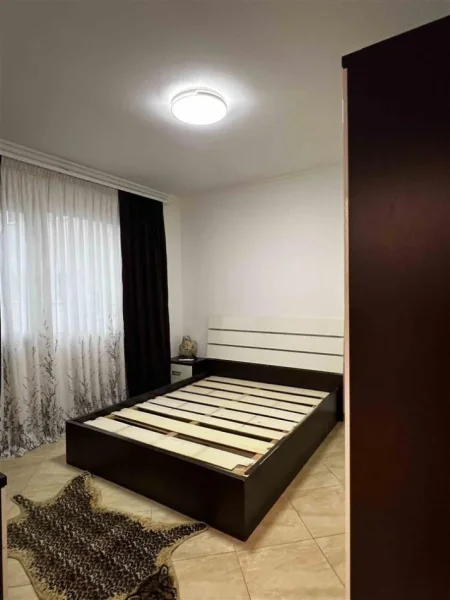 Tirane, jepet me qera apartament 2+1+Ballkon Kati 3, 95 m² 500 € (RRUGA E KAVAJES)