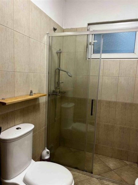 Tirane, jepet me qera apartament 2+1+Ballkon Kati 3, 95 m² 500 € (RRUGA E KAVAJES)