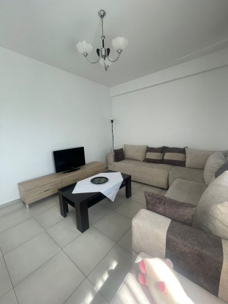 Tirane, jepet me qera apartament 1+1+Ballkon Kati 8, 90 m² 450 € (KOMUNA E PARISIT)