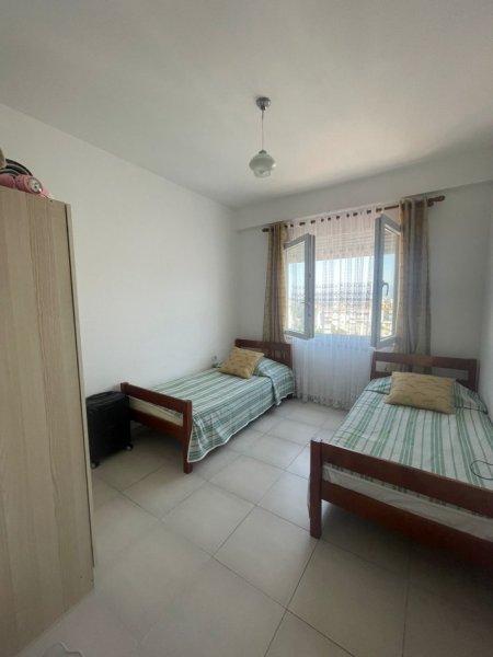 Tirane, jepet me qera apartament 1+1+Ballkon Kati 8, 90 m² 450 € (KOMUNA E PARISIT)