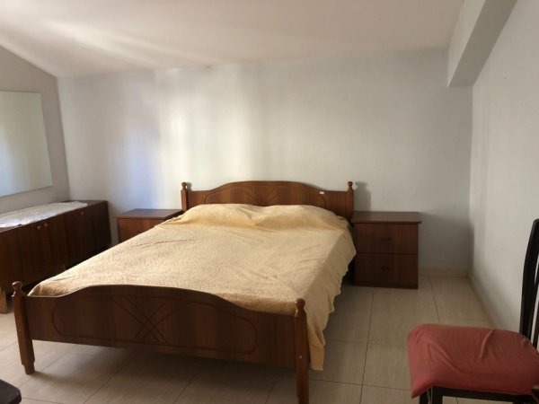 Tirane, jepet me qera shtepi 2+1 Kati 3, 70 m² 300 € (Rruga e Dibrës)
