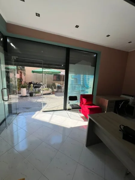 Tirane, shitet ambjent biznesi Kati 0, 36 m² 65.000 € (21 Dhjetori)