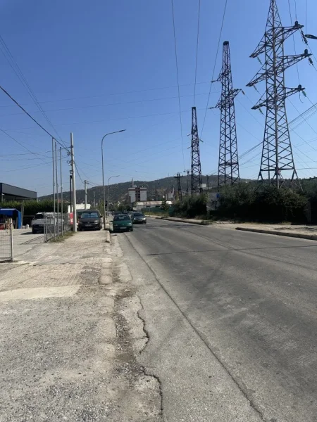 Lushnje, jepet me qera magazine Kati 0, 400 m² 800 € (Te plasmasi ne Lushnje)