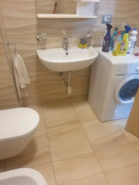Tirane, Apartament 1+1 me qira Kati 2, 65 m² 300 € ( Kinostudio)