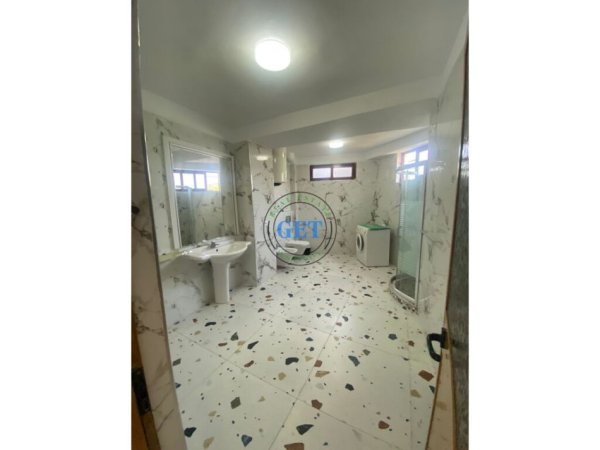 Durres, shitet apartament 3+1 Kati 1, 130 m² (Gjykata Durres)