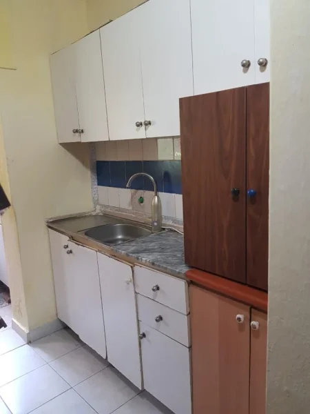 Tirane, jepet me qera apartament 1+1 Kati 0, 60 m² 300 € (21 DHJETORI)