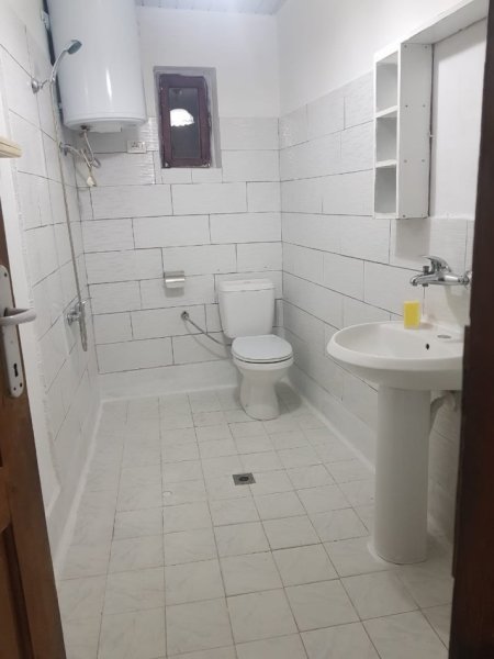 Tirane, jepet me qera apartament 1+1 Kati 0, 60 m² 300 € (21 DHJETORI)
