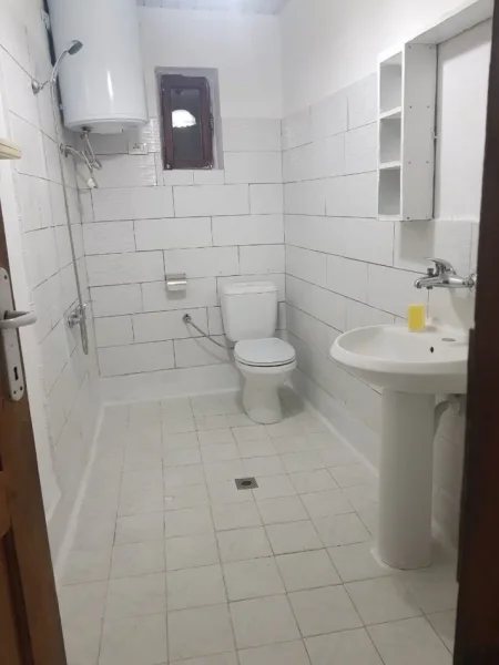 Tirane, jepet me qera apartament 1+1 Kati 0, 60 m² 300 € (21 DHJETORI)