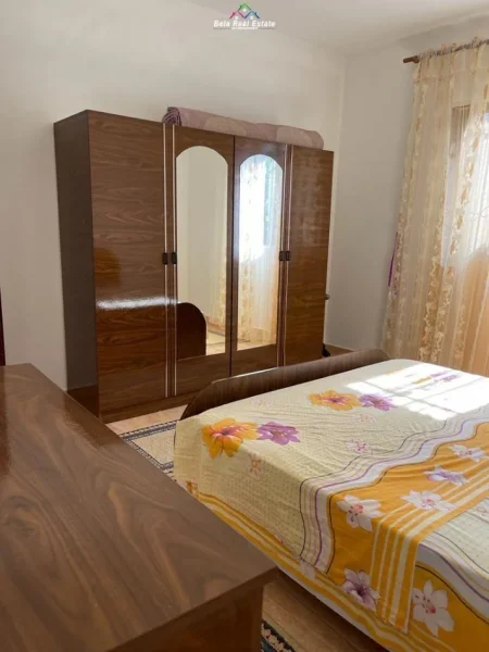 Tirane, jepet me qera Vile 1+1 Kati 1, 65 m² 400 € (komuna e parisit)
