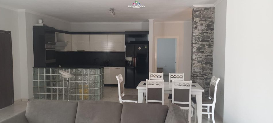 Tirane, jepet me qera Vile 3+1 Kati 4, 120 m² 700 € (vilat ghjer,ane)