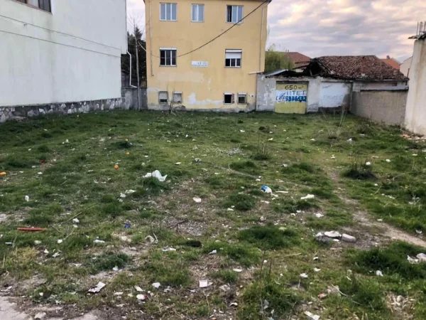 Korce, shitet truall , 651 m² (Rruga “Viktimat e 7 Shkurtit”, Korce)