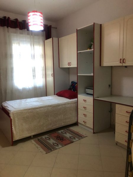 Tirane, jepet me qera apartament 2+1+Ballkon Kati 3, 120 m² 500 € (LIQENI I THATE)
